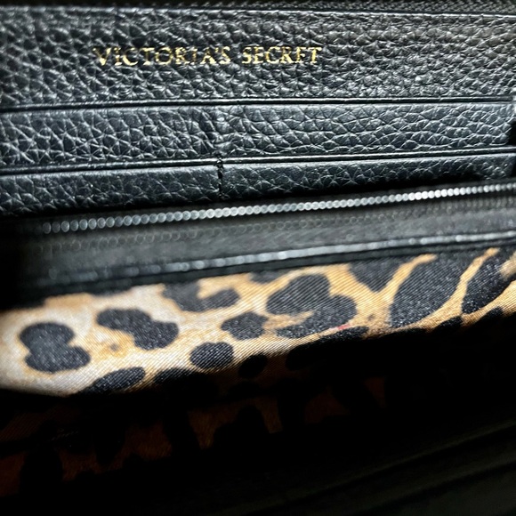 Victoria’s Secret black pebble grain leather with cheetah print inside - Picture 8 of 16